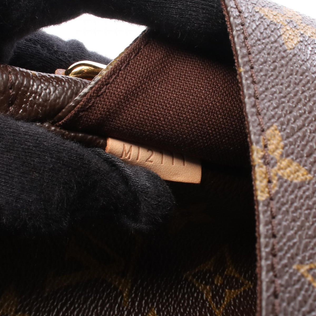 Louis Vuitton Menilmontant MM · Monogram