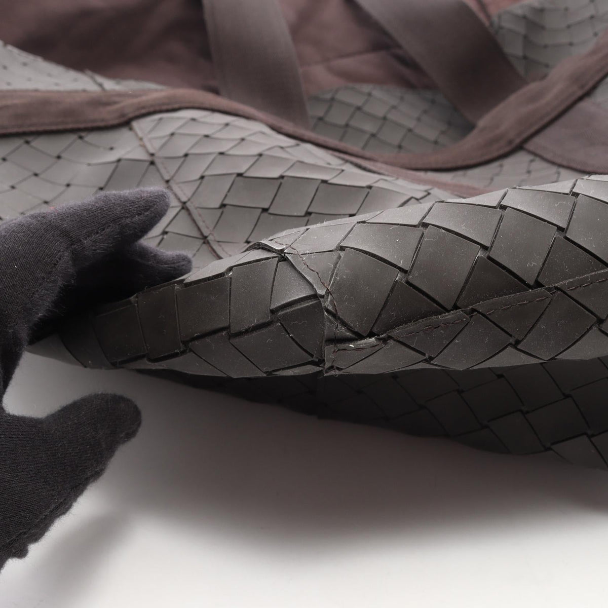 Bottega Veneta Intrecciato Scorpio · Rubber