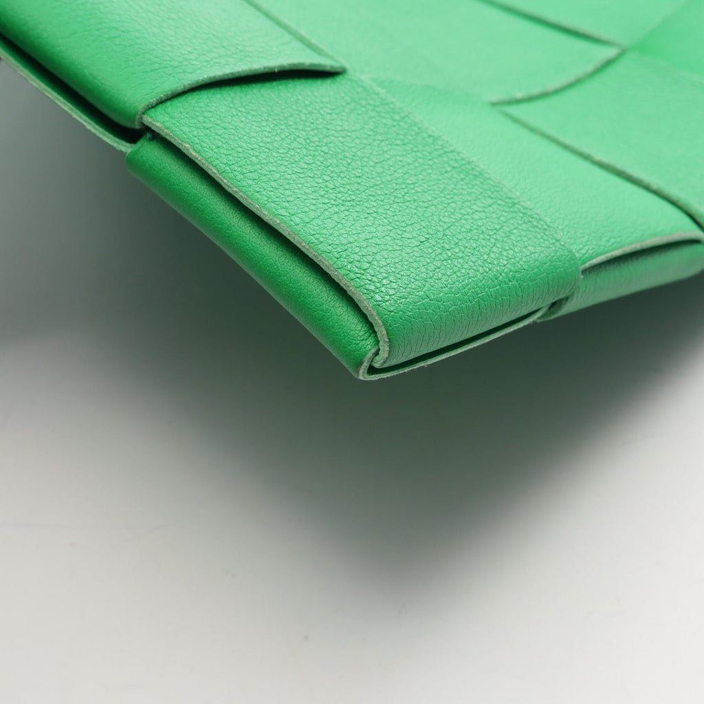 Bottega Veneta · Maxi Intrecciato Clutch