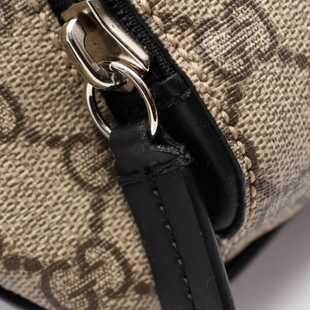 Gucci GG Supreme · Belt Bag