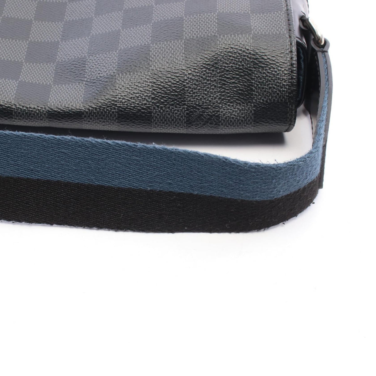 Louis Vuitton District PM · Damier Graphite