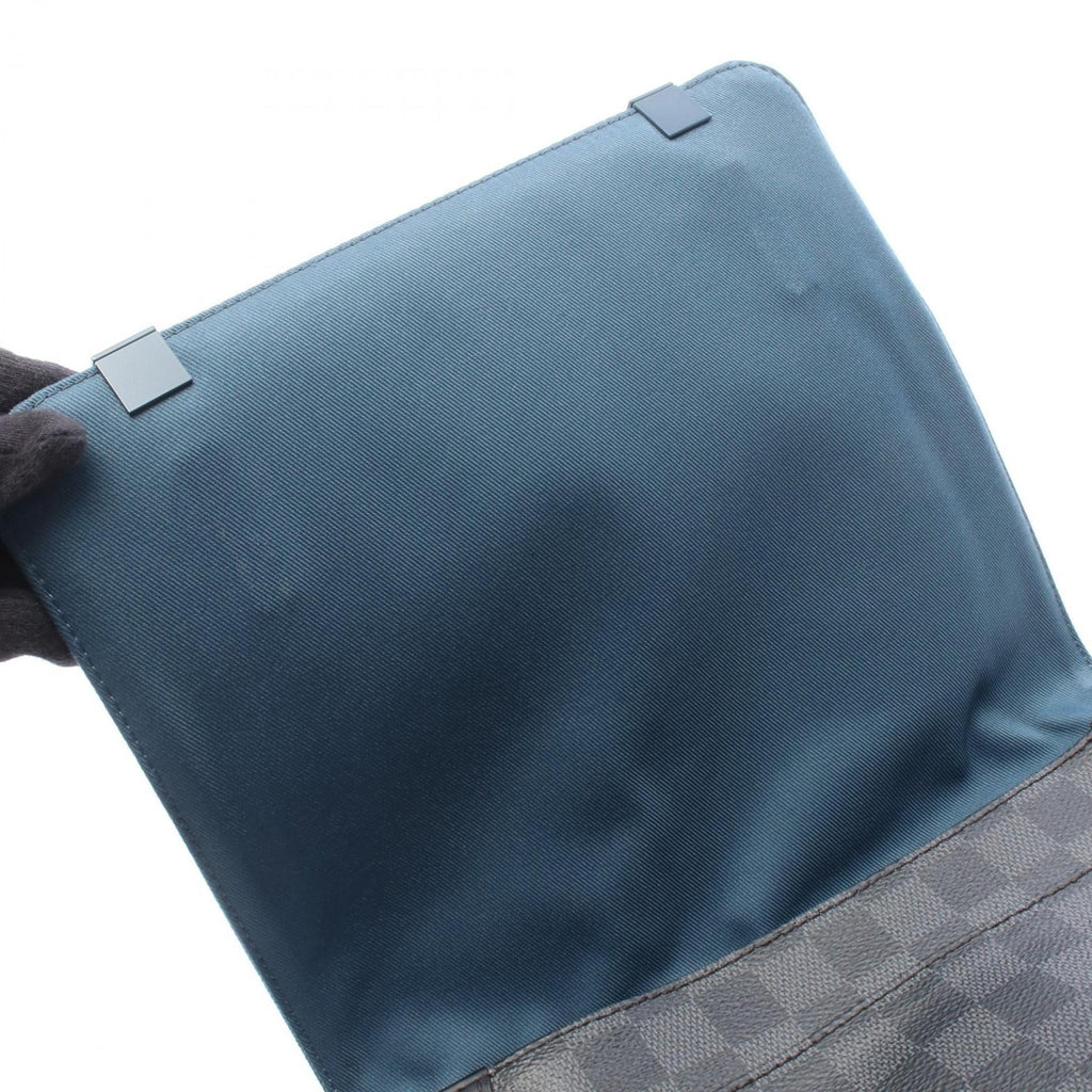 Louis Vuitton District PM · Damier Graphite
