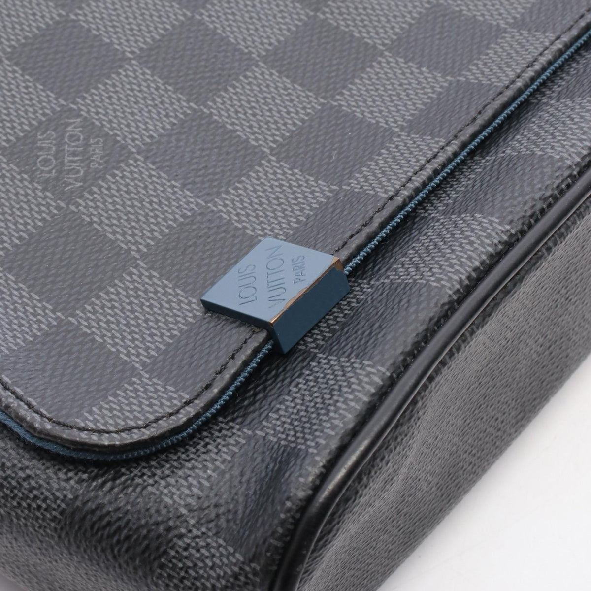 Louis Vuitton District PM · Damier Graphite