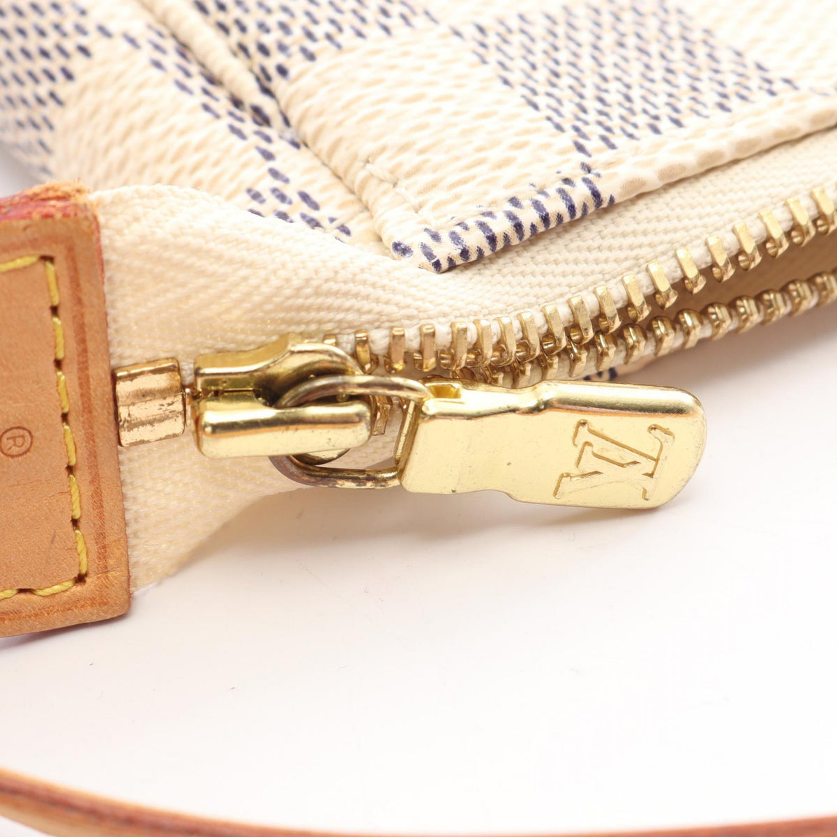 Louis Vuitton Damier Azur · Pochette