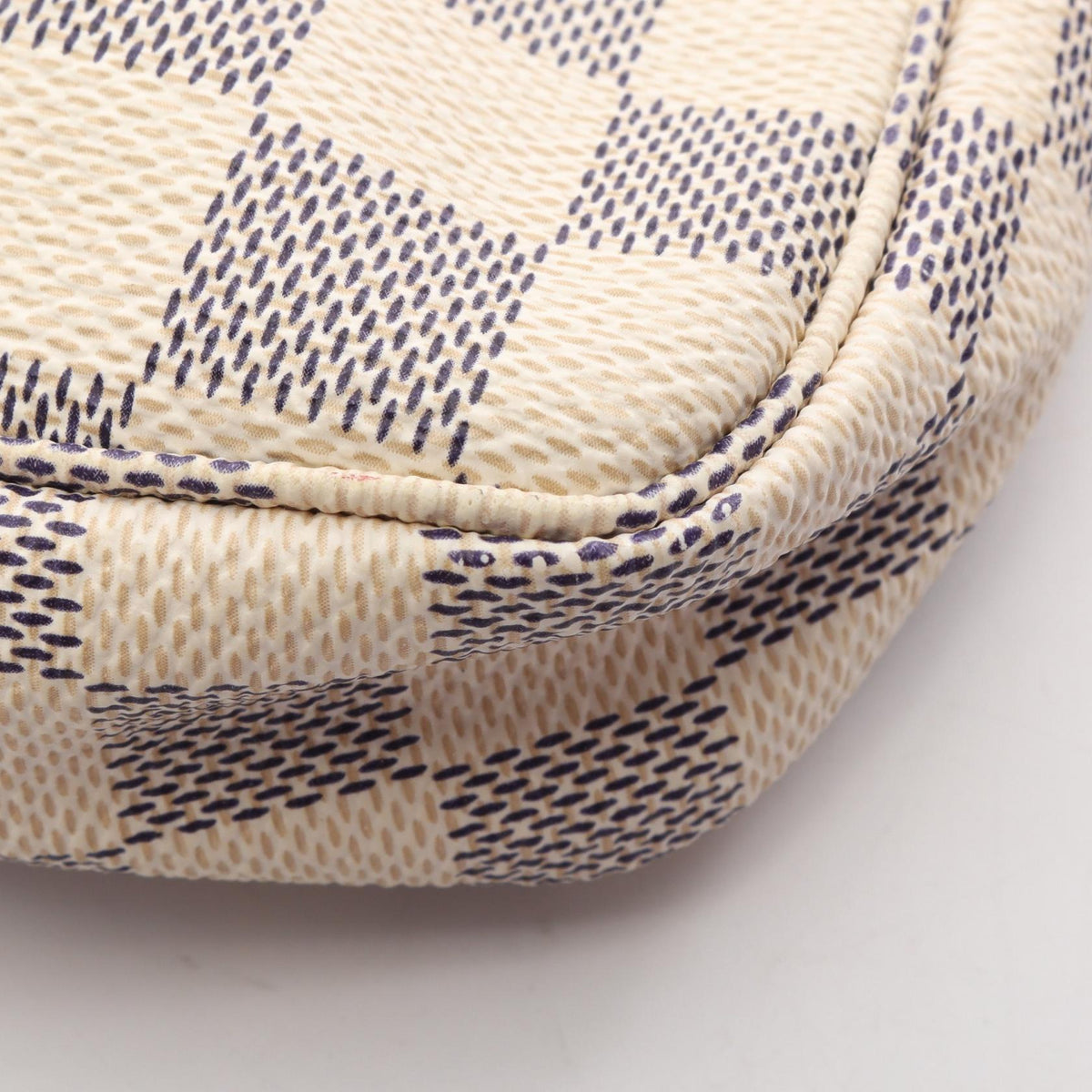 Louis Vuitton Damier Azur · Pochette