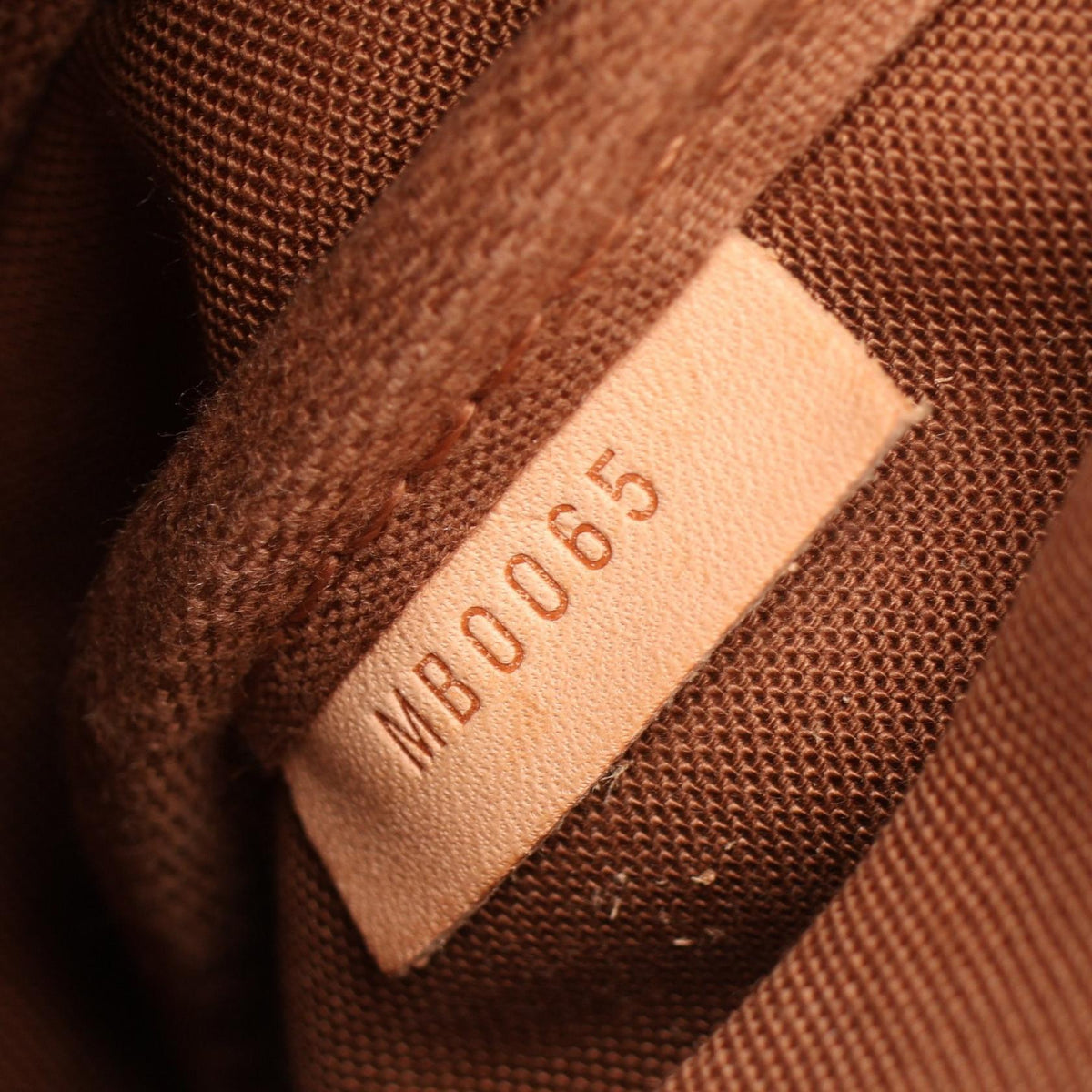 Louis Vuitton Saumur 30 · Monogram