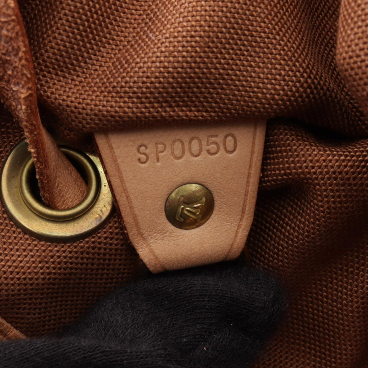 Louis Vuitton Montsouris GM · Monogram