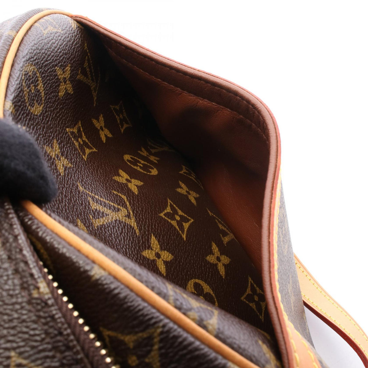 Louis Vuitton Blois · Monogram