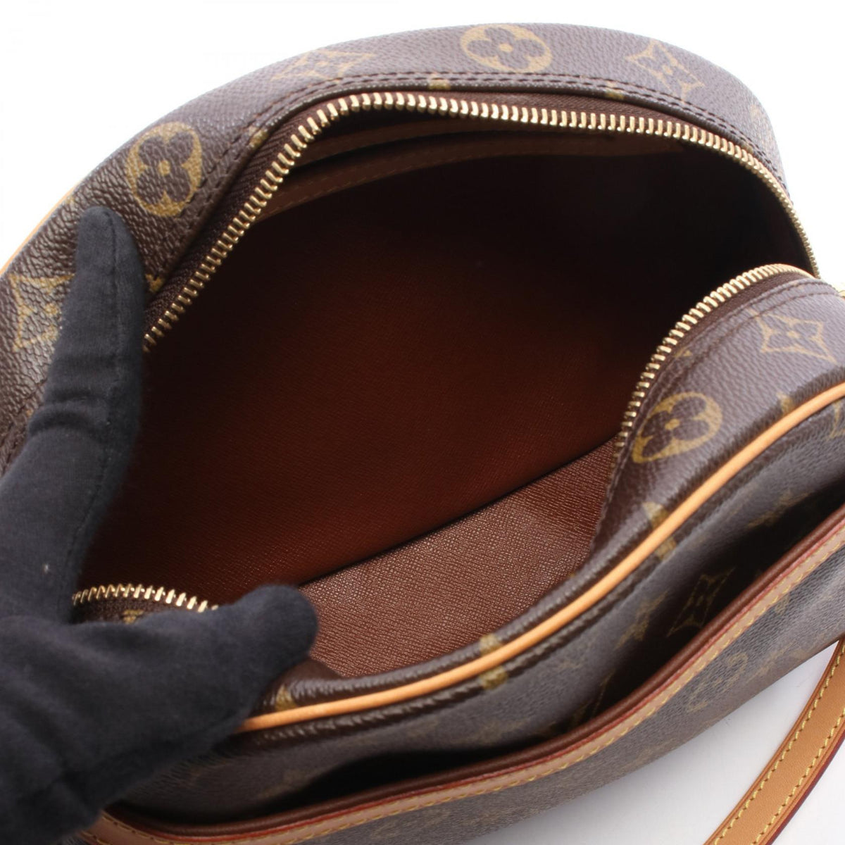 Louis Vuitton Blois · Monogram