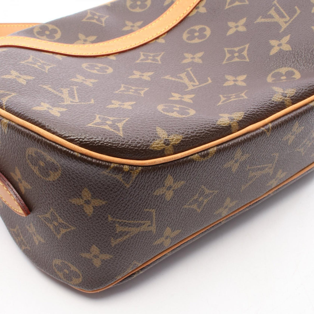 Louis Vuitton Blois · Monogram