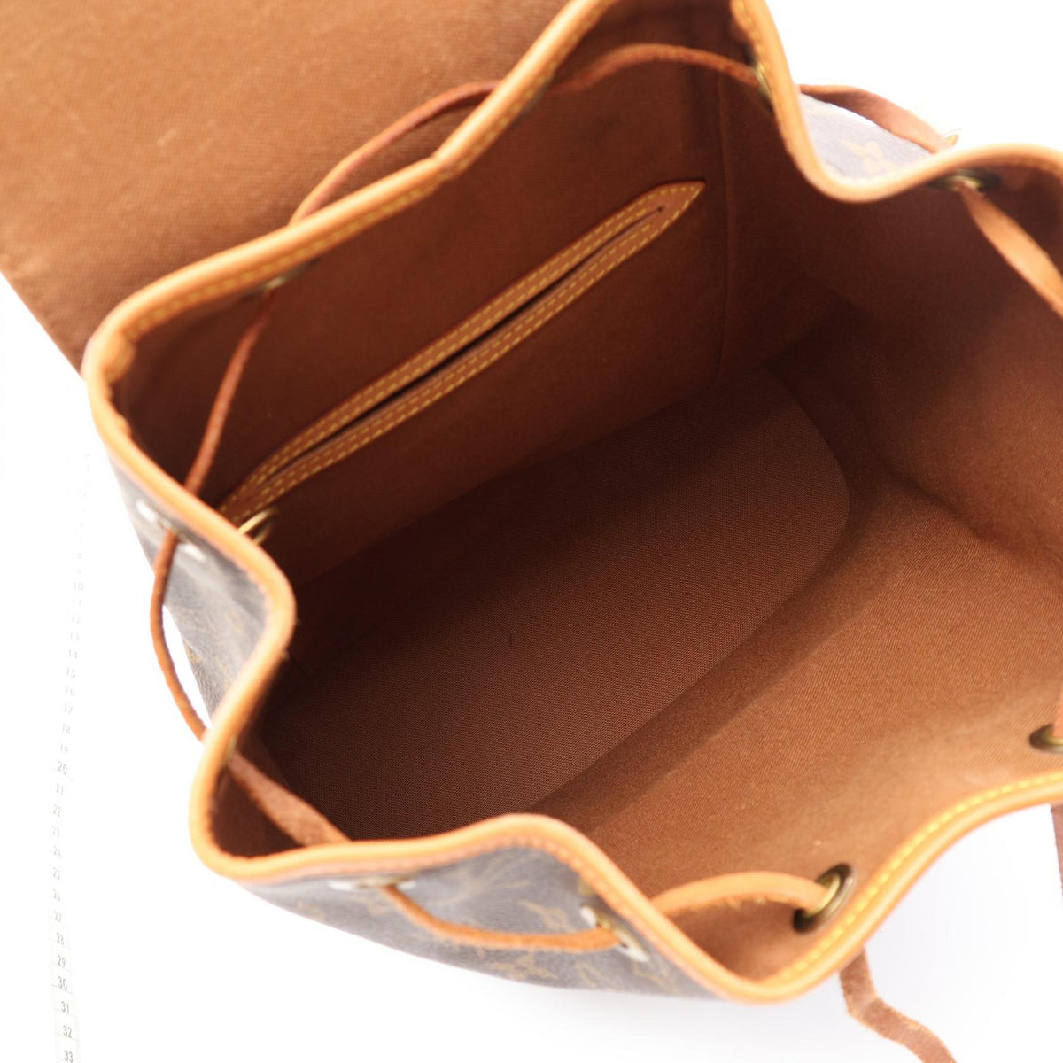 Louis Vuitton Montsouris MM · Monogram