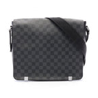 Louis Vuitton District MM · Damier Graphite