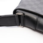 Louis Vuitton District MM · Damier Graphite