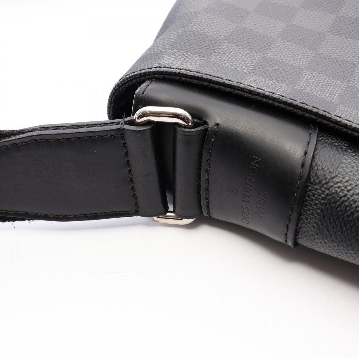 Louis Vuitton District MM · Damier Graphite