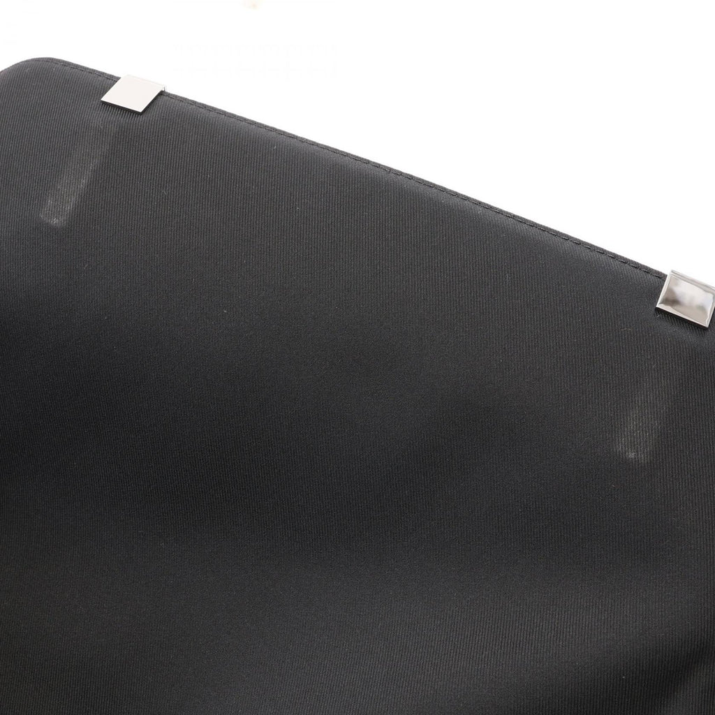 Louis Vuitton District MM · Damier Graphite
