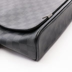 Louis Vuitton District MM · Damier Graphite