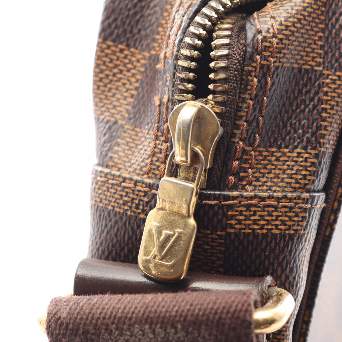 Louis Vuitton Shelton MM · Damier Ebene