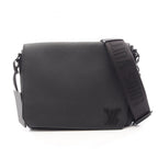 Louis Vuitton Takeoff Messenger · Leather