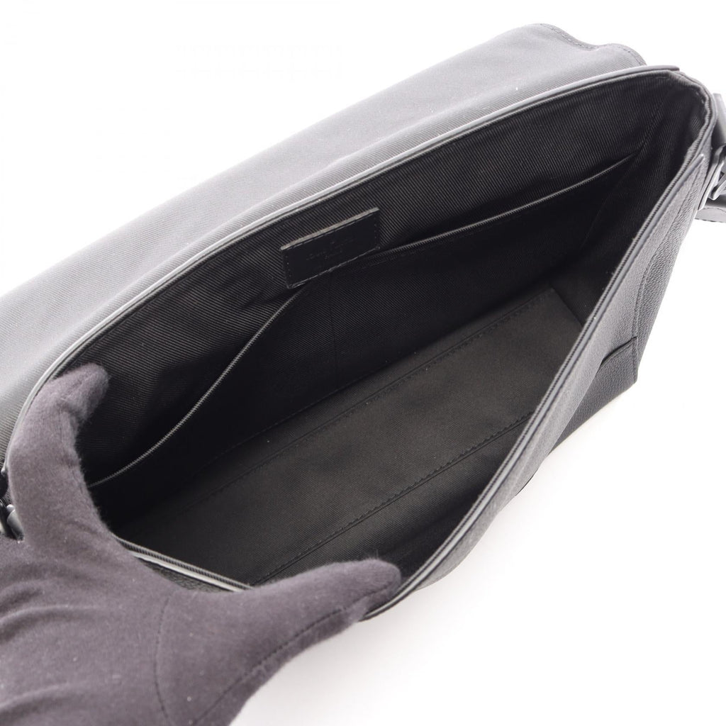 Louis Vuitton Takeoff Messenger · Leather