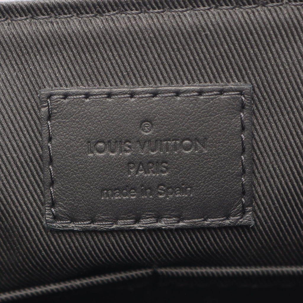 Louis Vuitton Takeoff Messenger · Leather