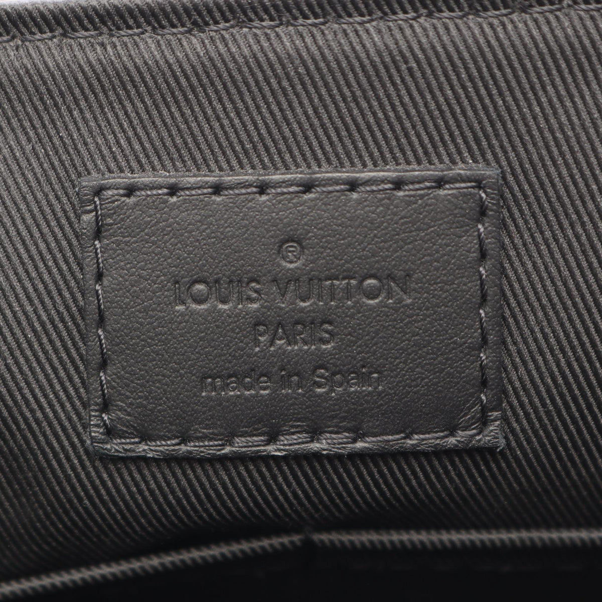 Louis Vuitton Takeoff Messenger · Leather