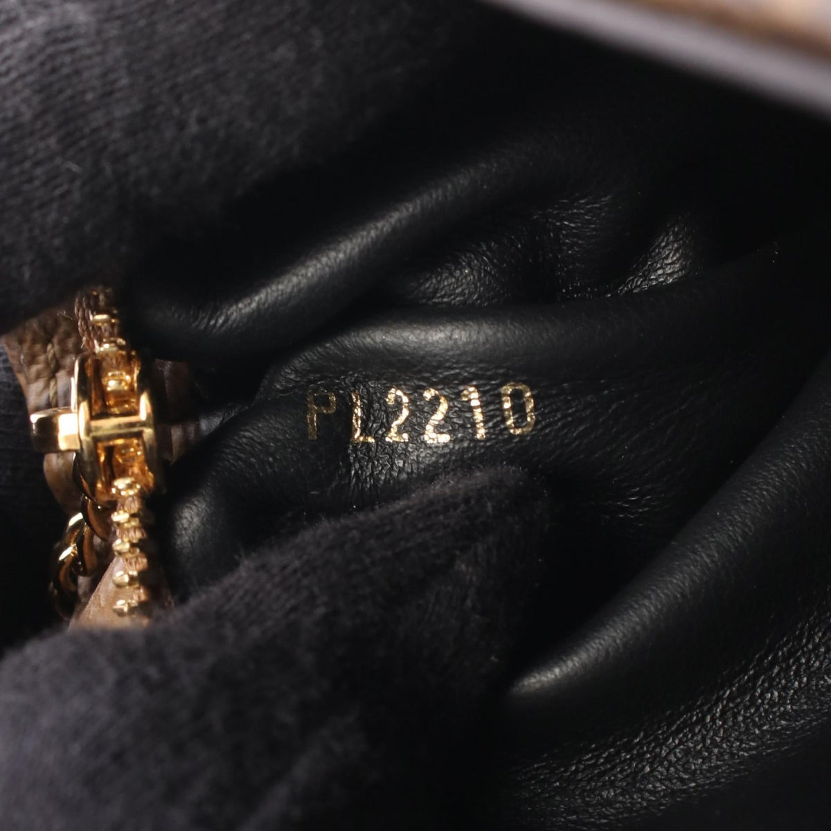 Louis Vuitton Pochette LV 3 · Monogram Reverse