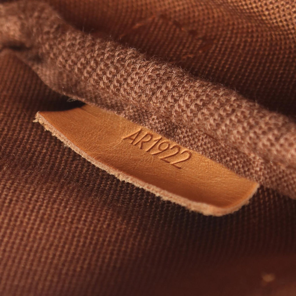 Louis Vuitton Saumur 30 · Monogram