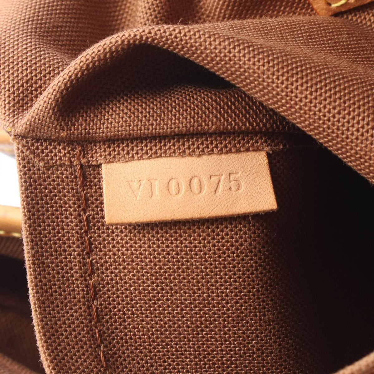 Louis Vuitton Batignolles · Monogram