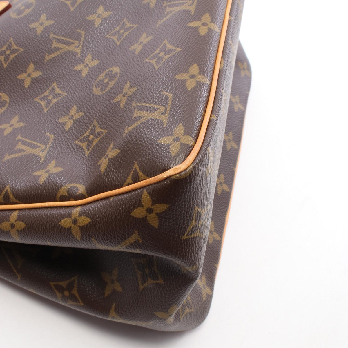 Louis Vuitton Batignolles · Monogram