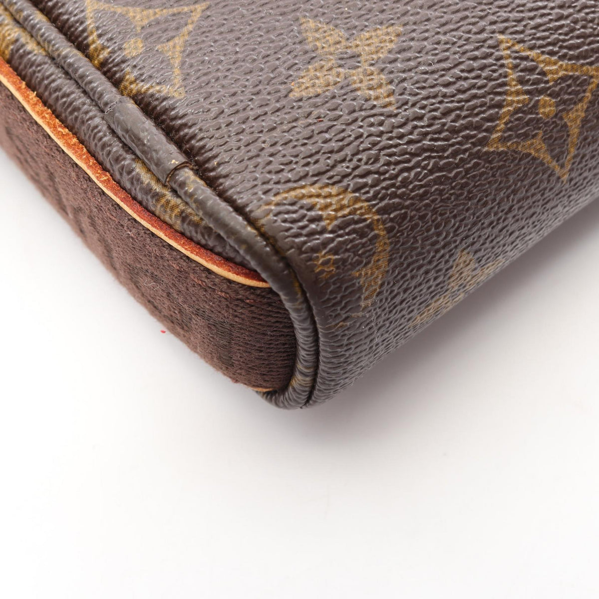 Louis Vuitton Trotter Beaubourg · Monogram