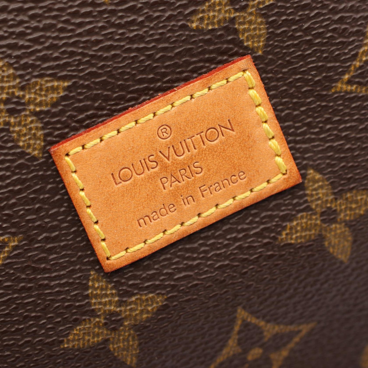 Louis Vuitton Saumur 30 · Monogram