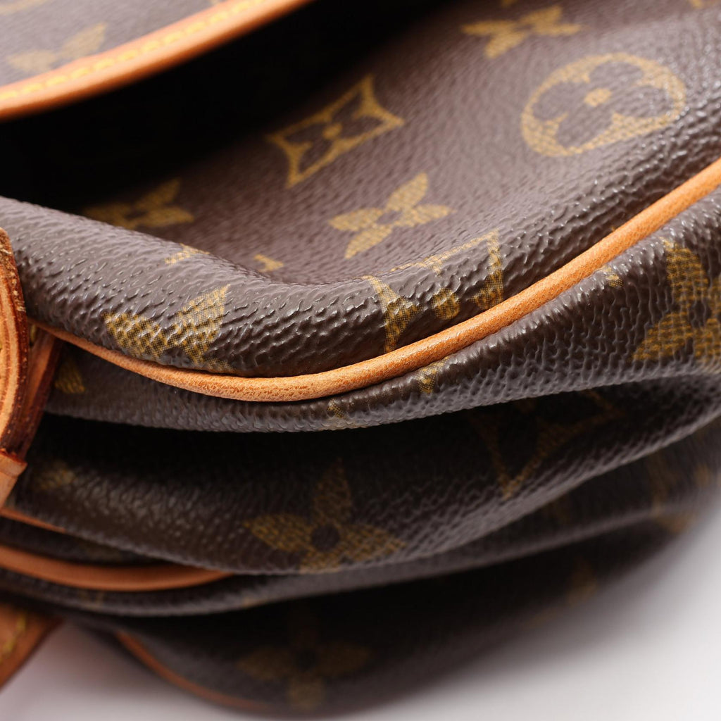 Louis Vuitton Saumur 30 · Monogram