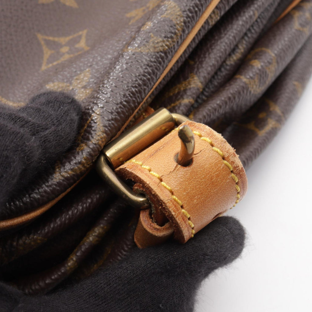 Louis Vuitton Saumur 35 · Monogram