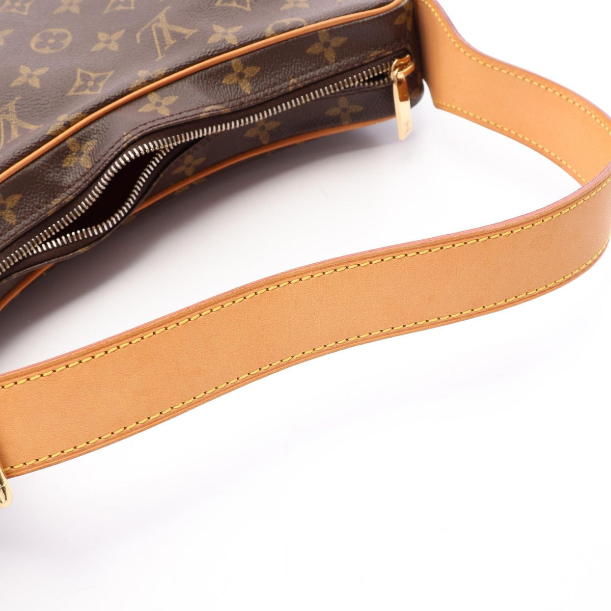 Louis Vuitton Croissant MM · Monogram