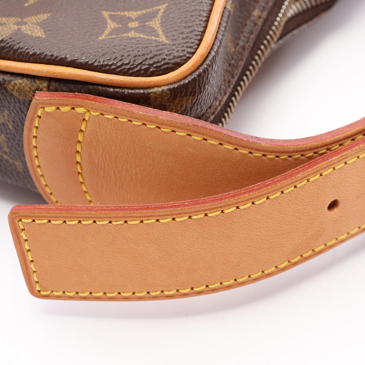 Louis Vuitton Croissant MM · Monogram