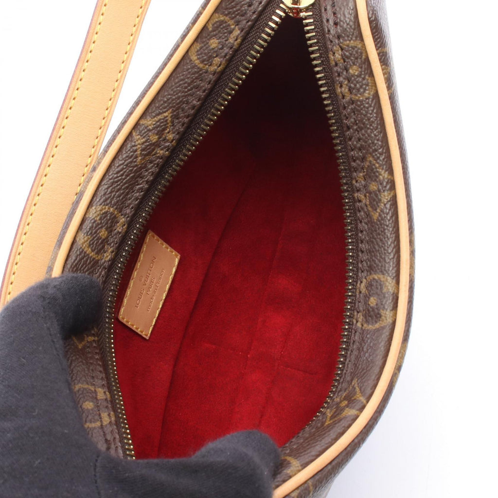 Louis Vuitton Pochette Croissant · Monogram