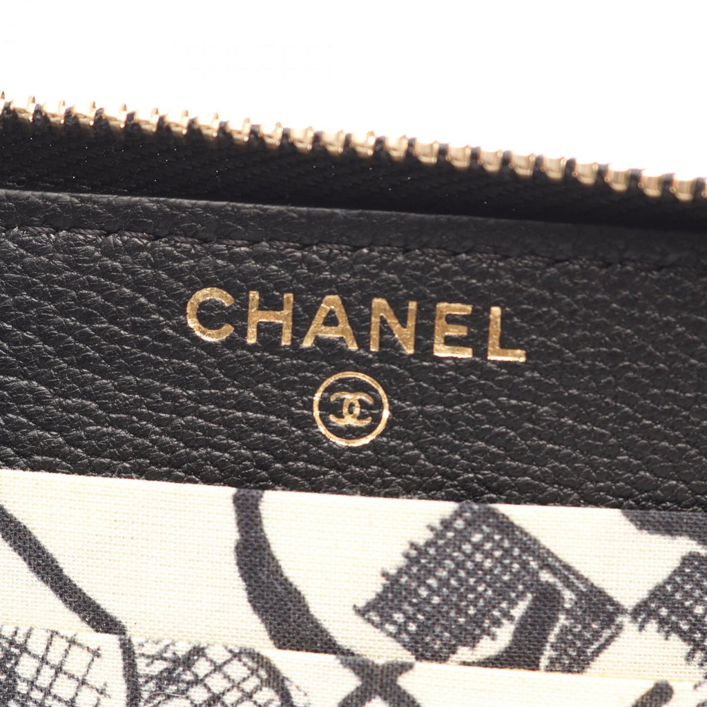 CHANEL CC Logo · Leather Zip Wallet