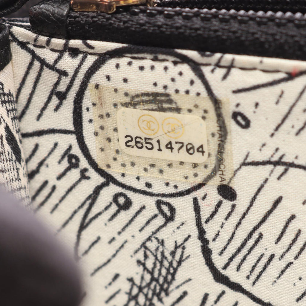 CHANEL CC Logo · Leather Zip Wallet