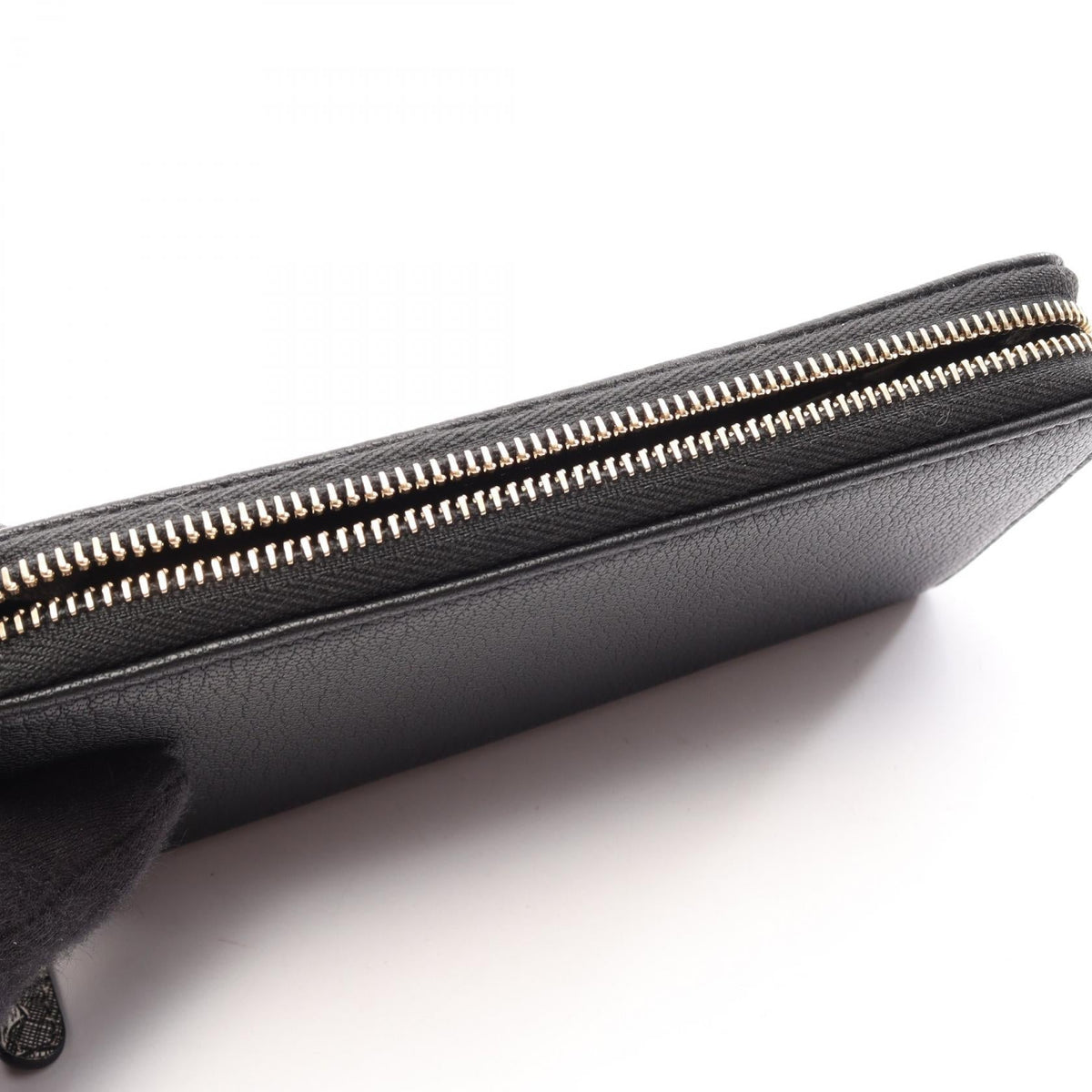 CHANEL CC Logo · Leather Zip Wallet