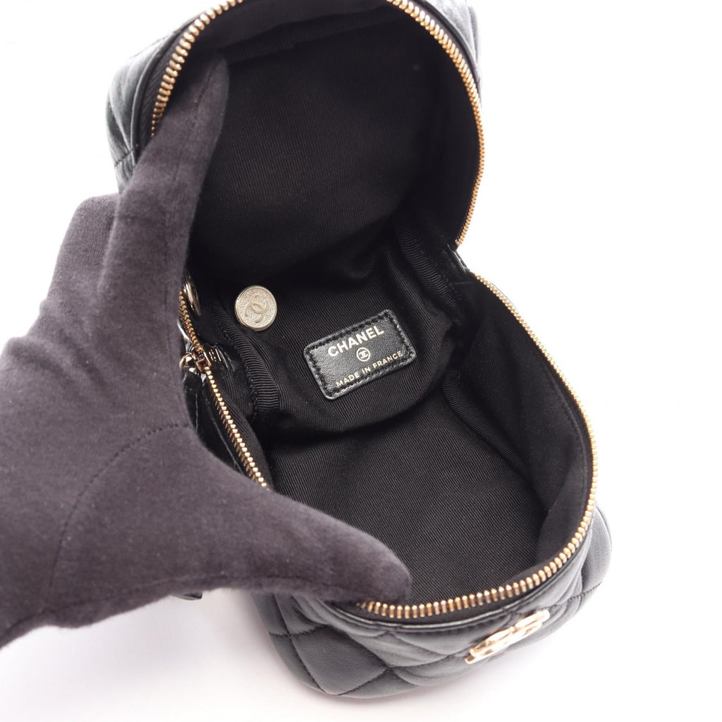 CHANEL Matelassé · Lambskin · Chain Clutch