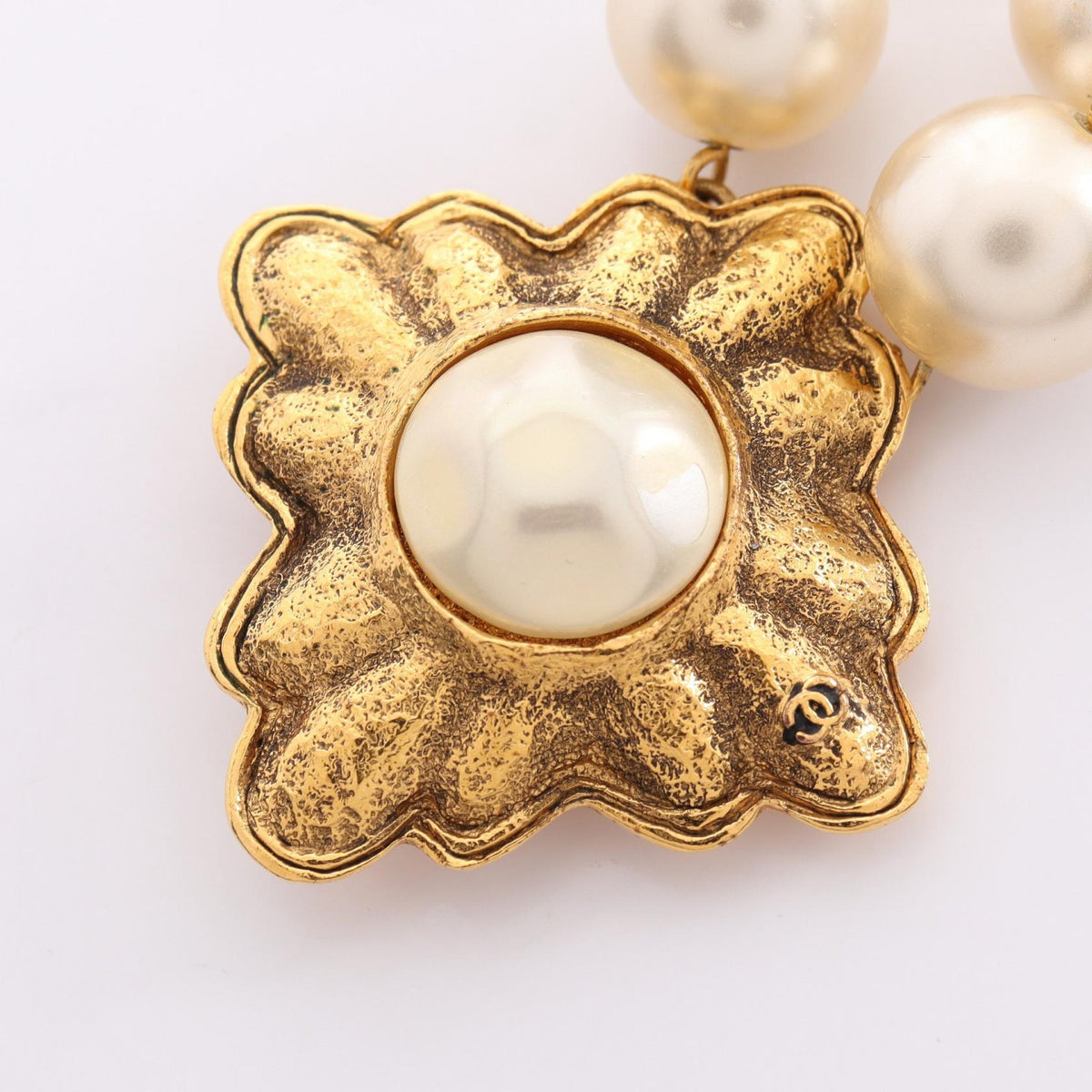 Chanel COCO Mark · Pearl Necklace