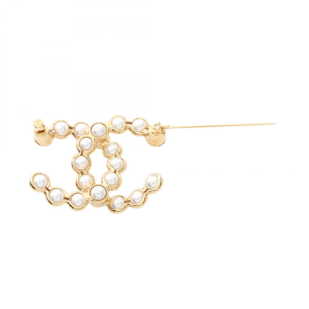 CHANEL · Pearl & Gold Plated Brooch