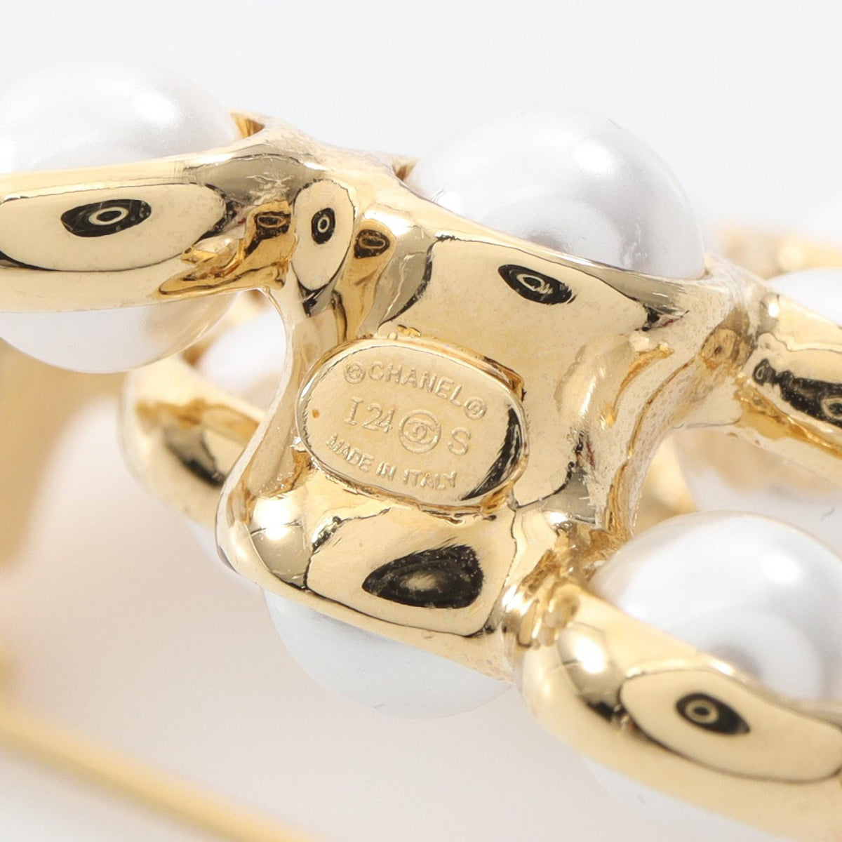 CHANEL · Pearl & Gold Plated Brooch