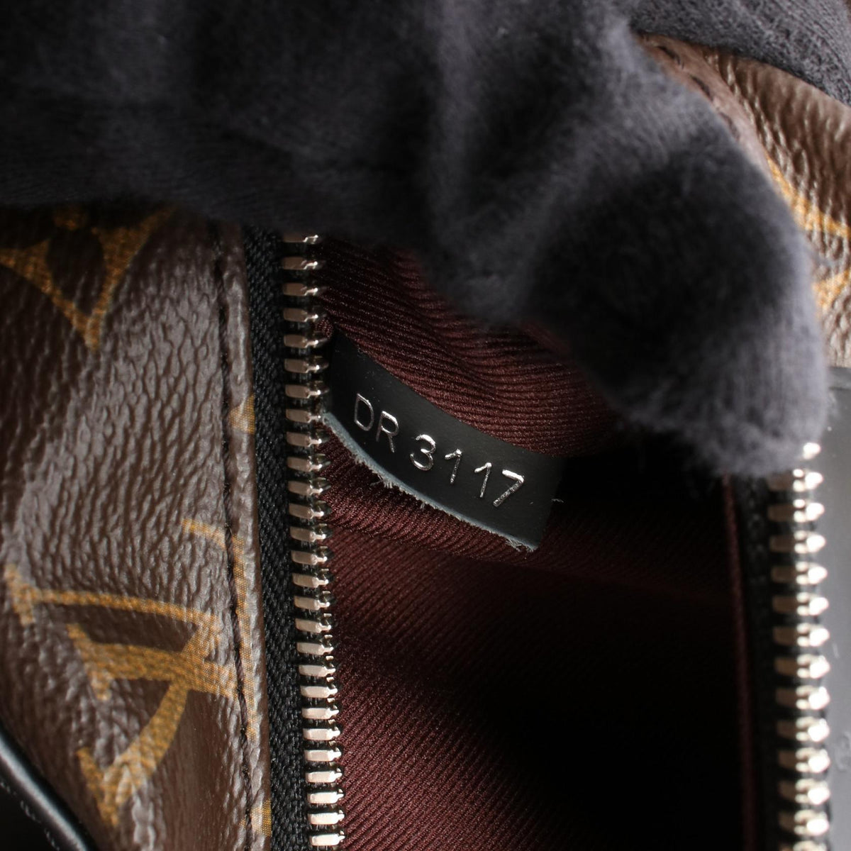 LOUIS VUITTON Josh · Monogram Macassar