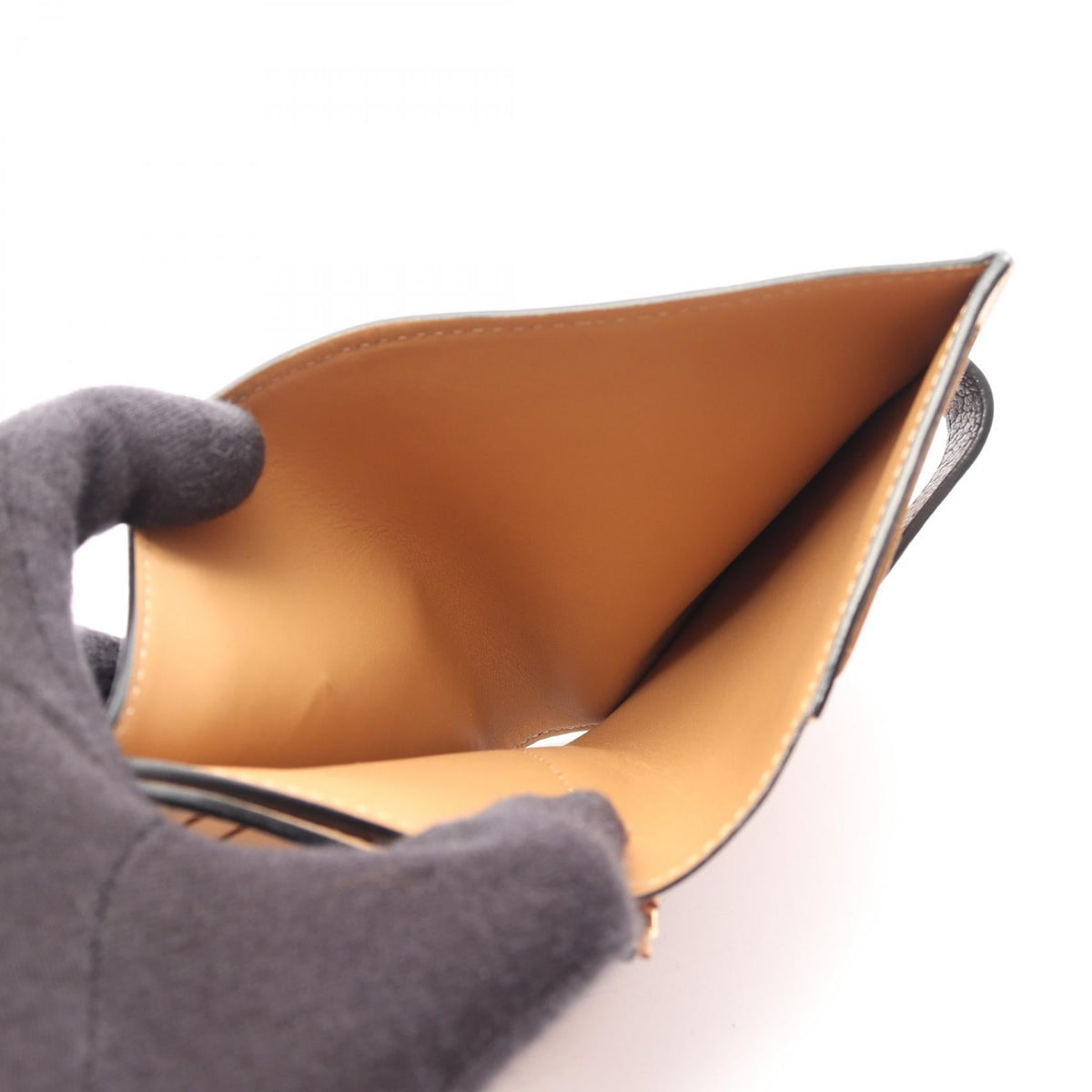Louis Vuitton LV Vertical · Taurillon