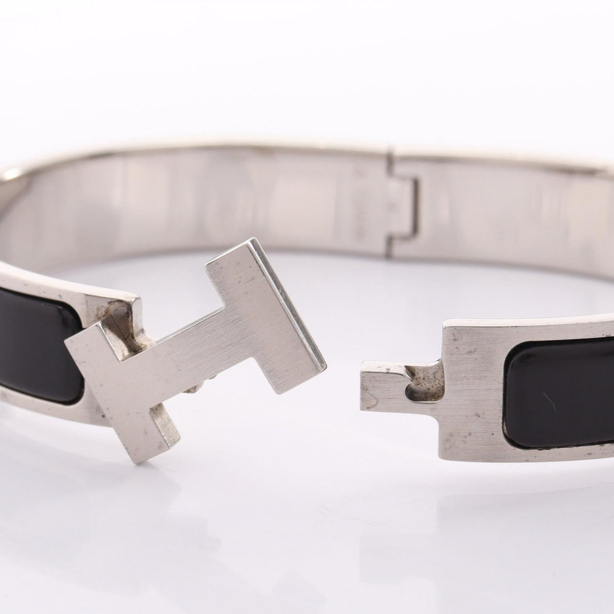 Hermès Clic H · Enamel Bangle