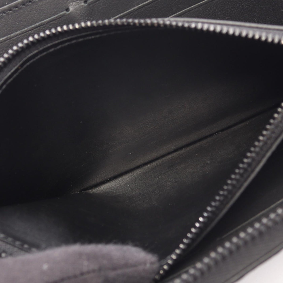 Louis Vuitton Zippy · Monogram Taurillon