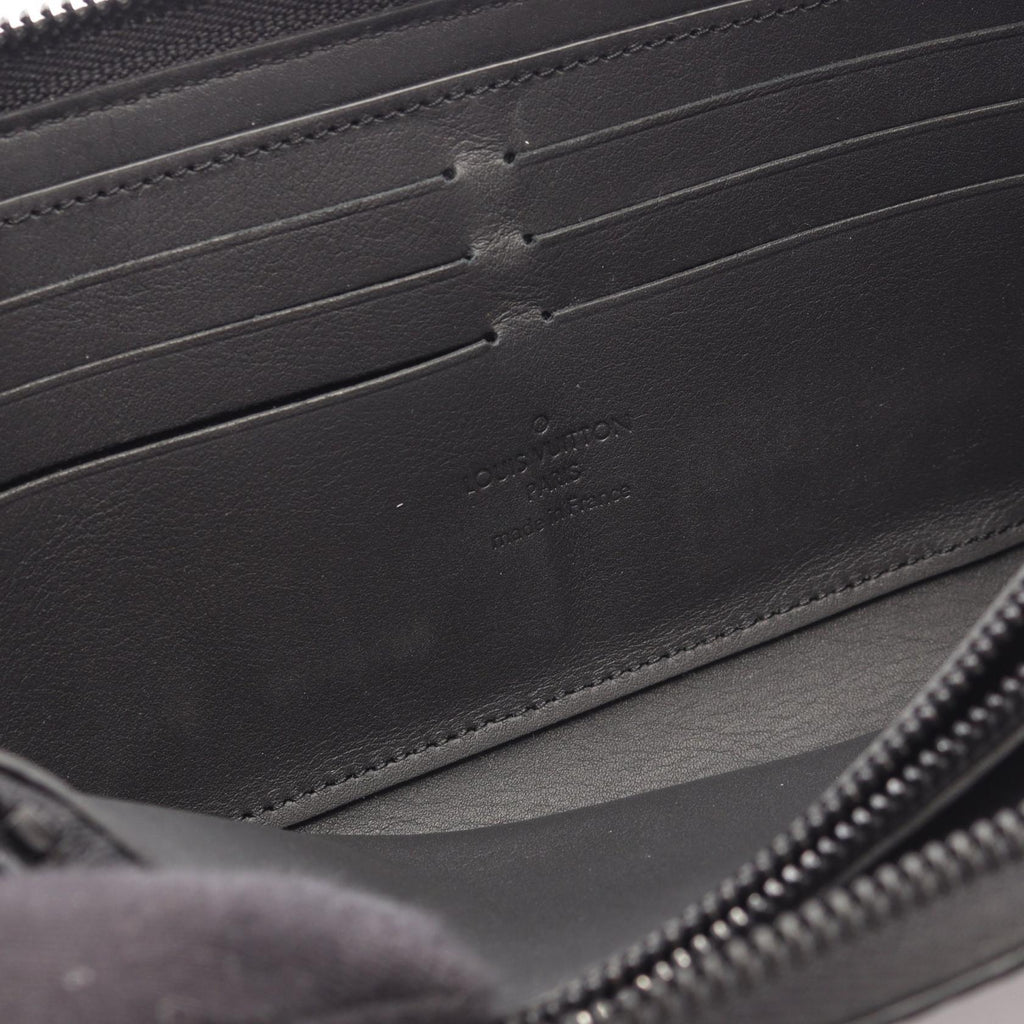 Louis Vuitton Zippy · Monogram Taurillon