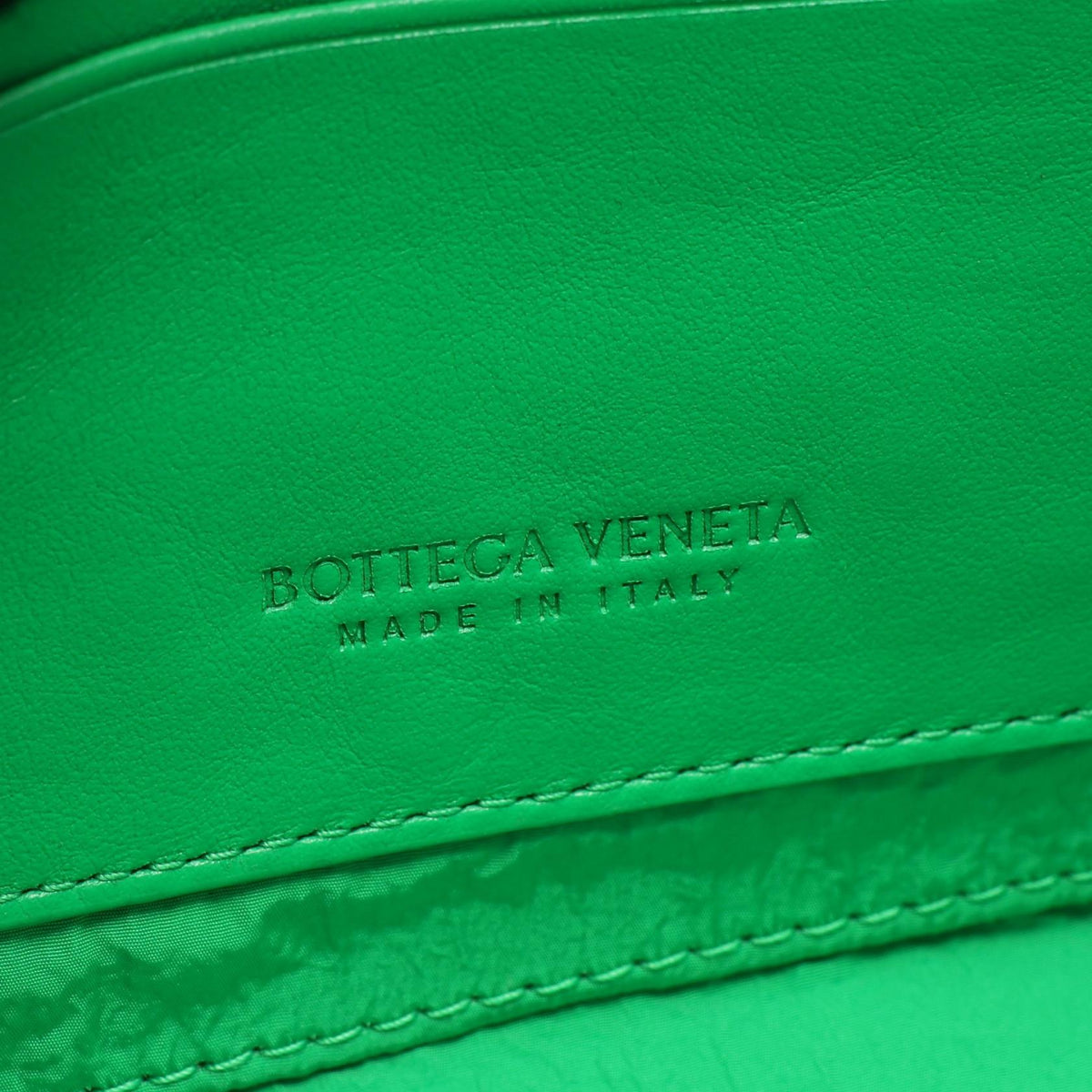 Bottega Veneta Intrecciato · Rubber & Leather