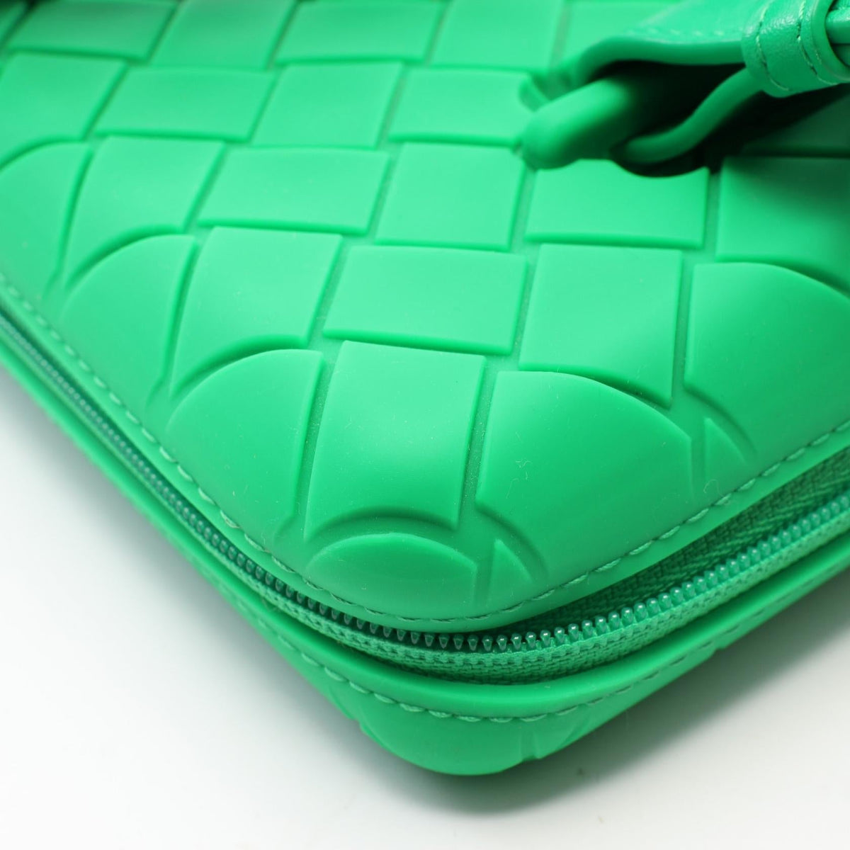 Bottega Veneta Intrecciato · Rubber & Leather